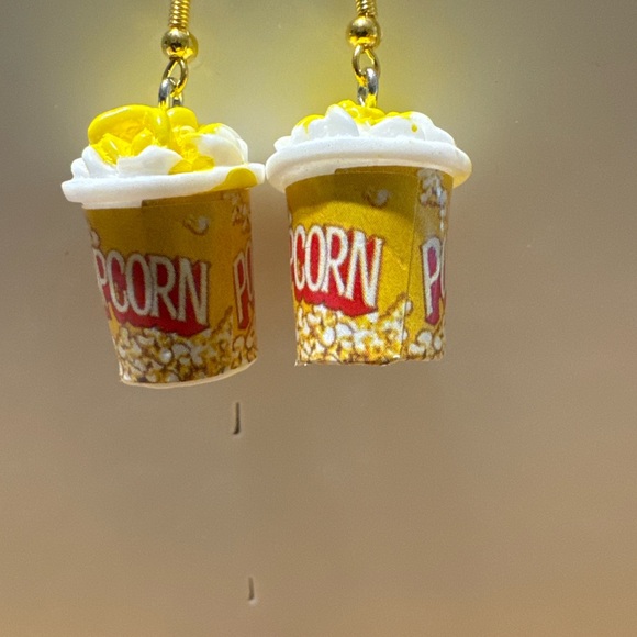 Nobility earrings - Picture 12 of 16